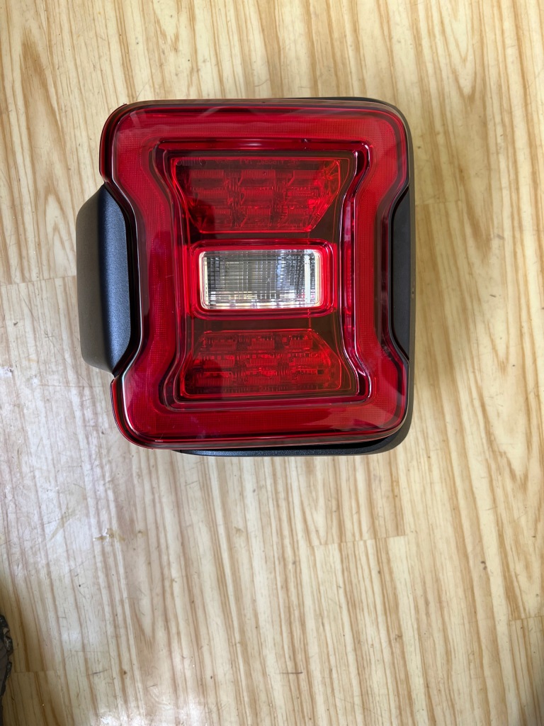 Купити Jeep wrangler jl 18- лампа права задня 68376496aa