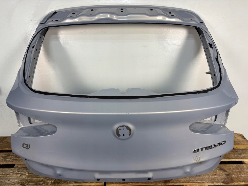 фото №1, Крышка багажника багажника задняя задняя alfa romeo stelvio 2016- bardzo ladna оригинальная