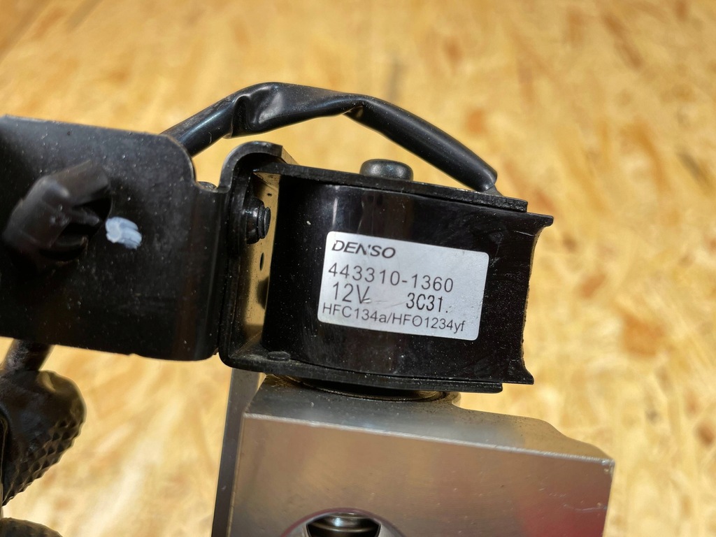 фото №10, Кронштейн кронштейн трубопровод клапанов кондиционера nissan leaf ii 924414nr1b