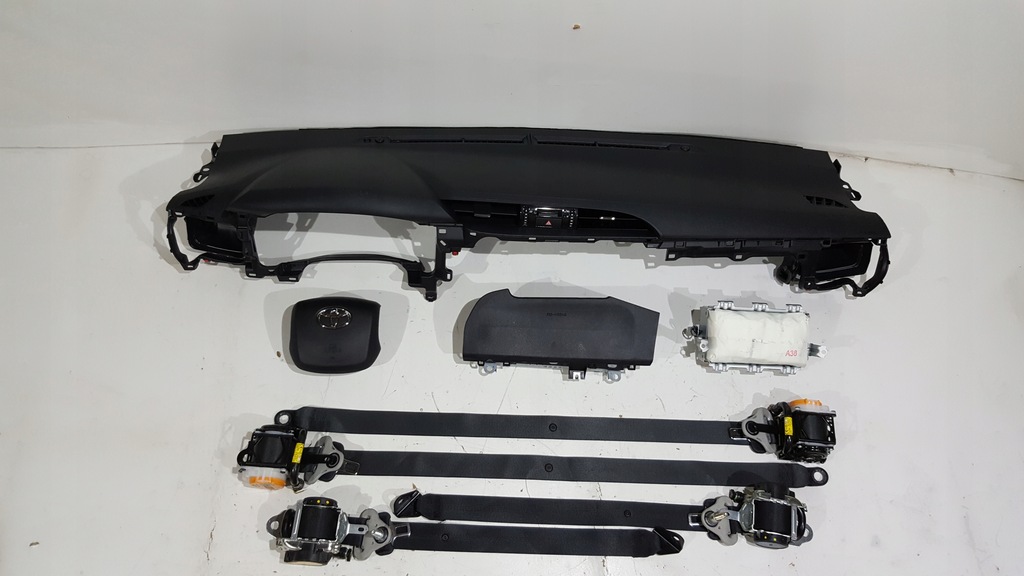 фото №1, Toyota hilux приборная панель консоль подушка безопасности подушки безопасности ремни