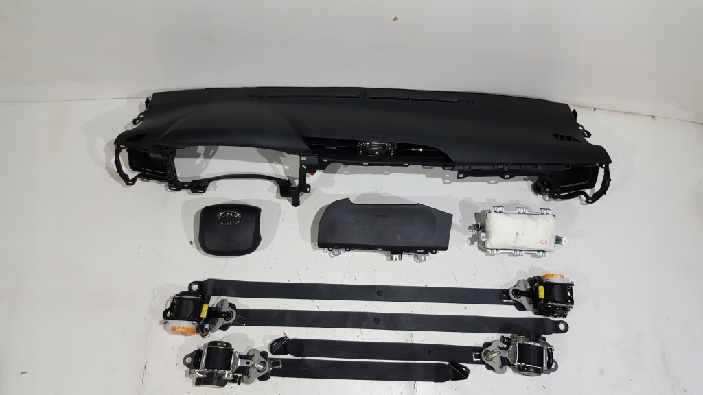 фото №1, Toyota hilux приборная панель консоль подушка безопасности подушки безопасности ремни оригинал демонтаж