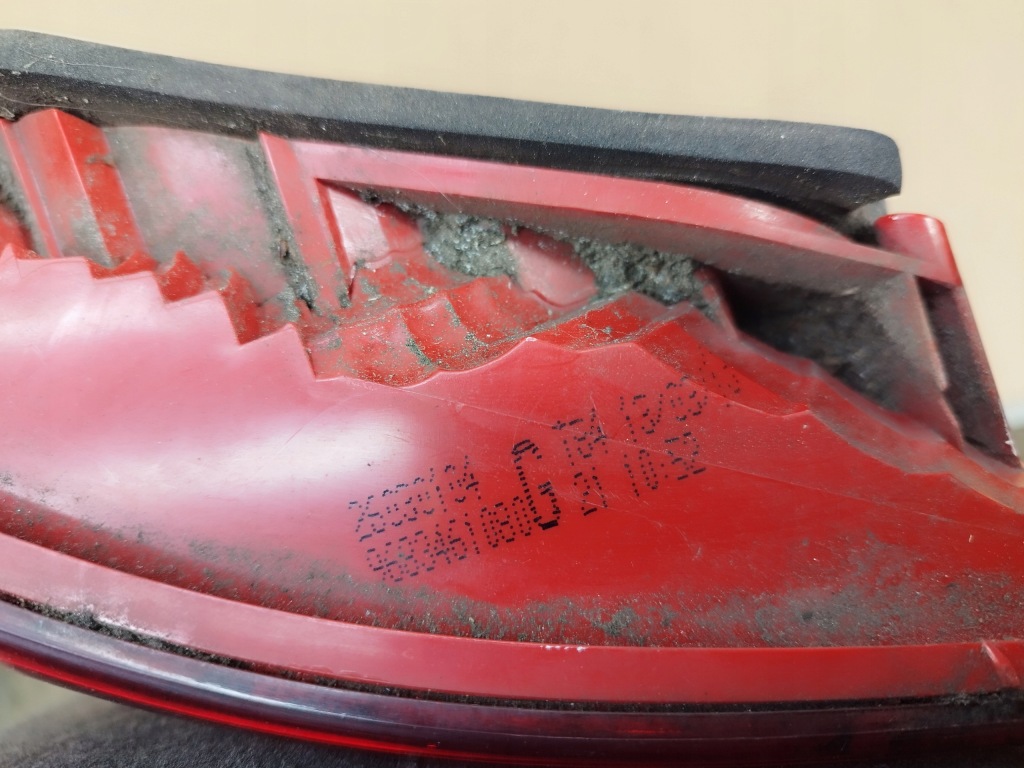 фото №11, Лампа задняя правая + левая w крышка багажника peugeot 3008 i lata 2009-2013