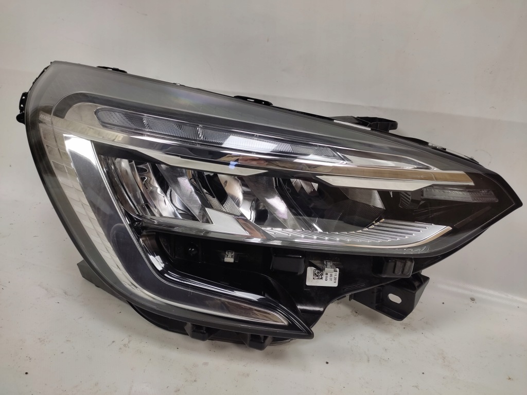 фото №4, Renault clio v лампа права перед full led 2019-