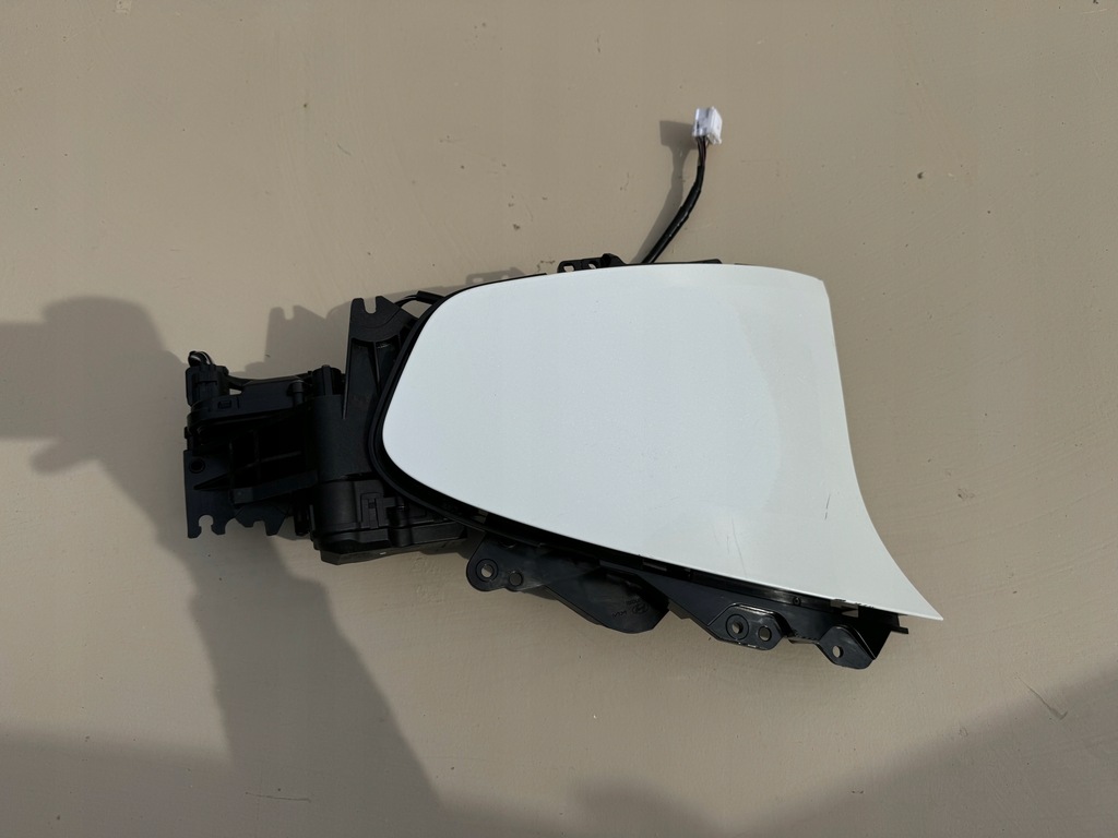 фото №1, Kia ev6 21r- кришка захист роз'єм заряджання