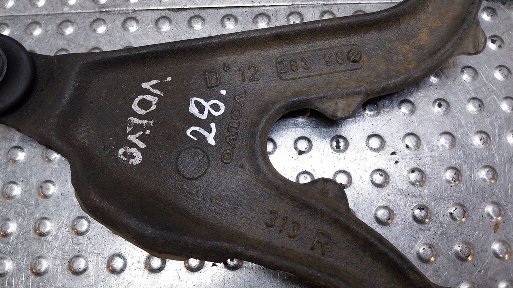 фото №6, Рычаг правый перед 9140096 volvo c70 i v70 i ii s70 i xc70 cross country