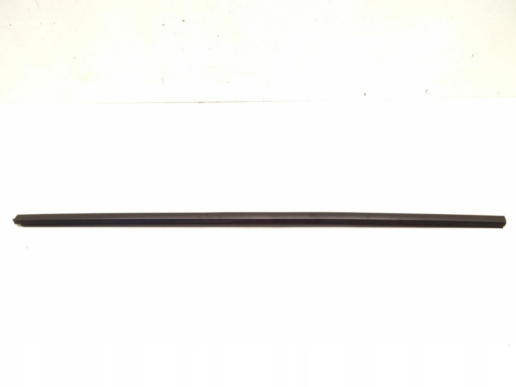 Купити Молдинг ущільнювач перед права lexus rc 14-22