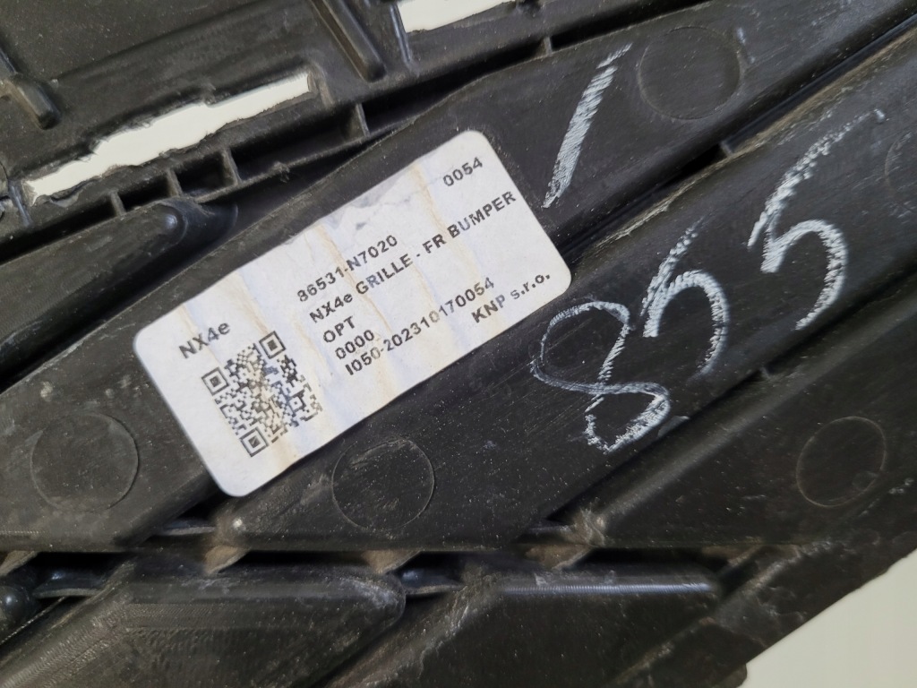 Купить Hyundai tucson решётка бампера средняя на радар заглушка 86531-n7020