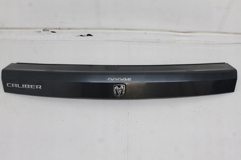 фото №1, Dodge caliber 06r- накладка молдинг крышки багажника