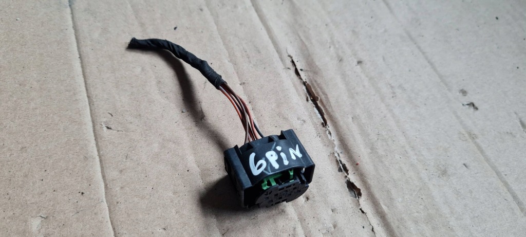 фото №1, S4 b9 8w a4 штекер колодка радара distronic 4f0972708 s6 c7 4g a6 a7 a5 8w