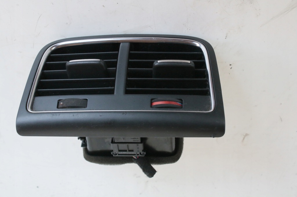 фото №1, Audi a4 b8 решётка обдув задняя