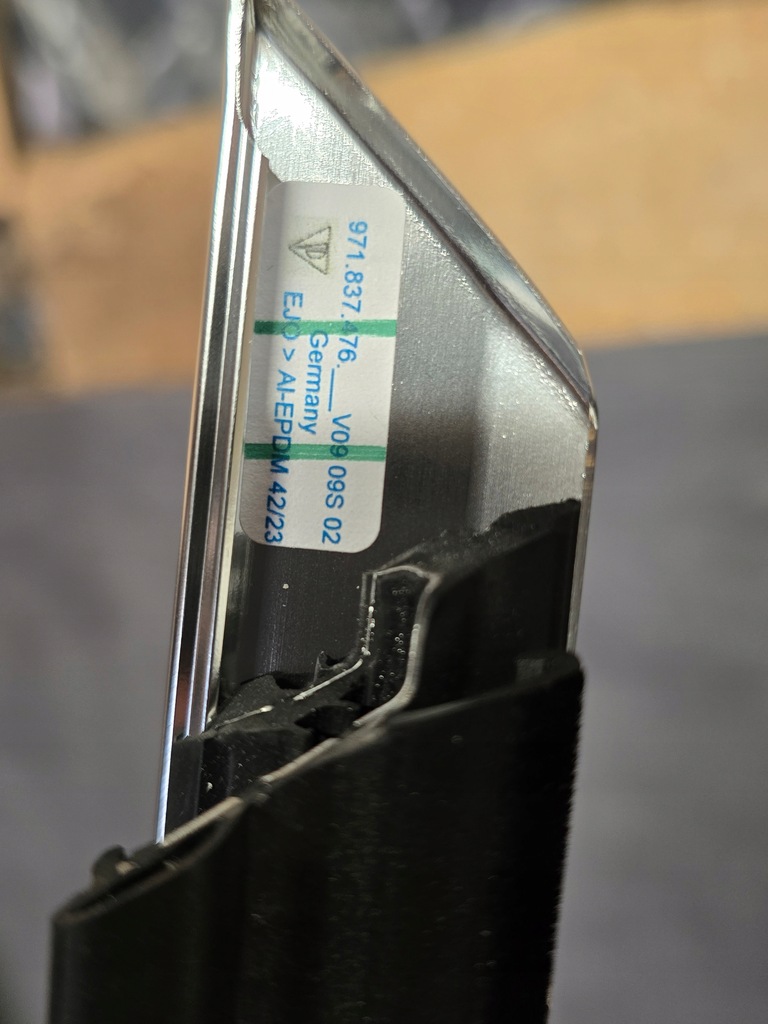 фото №5, Молдинг ущільнювач правий перед двері porsche panamera 971