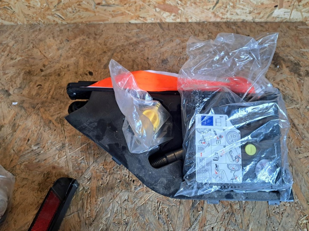 фото №4, Mercedes w246 набір ремонтний помпа бачок kpl