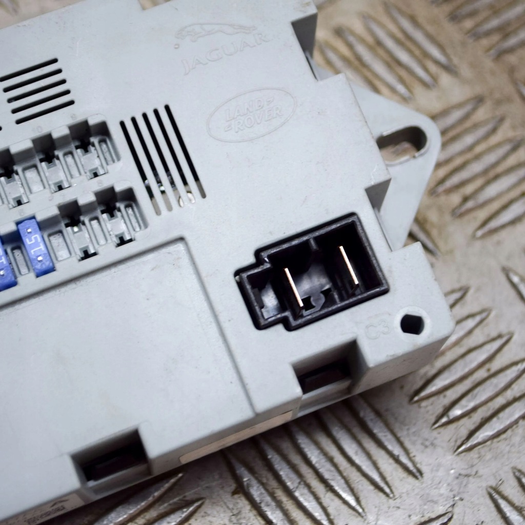 фото №5, Land rover range rover velar 2019 рамка / модуль предохранителей