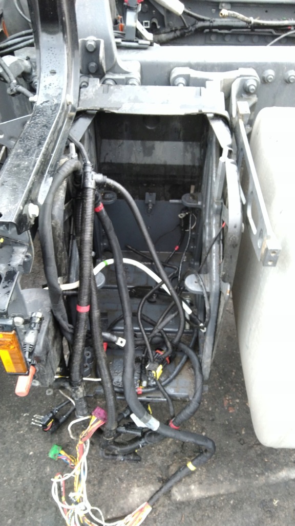 фото №1, Основание коробка аккумуляторов daf 106