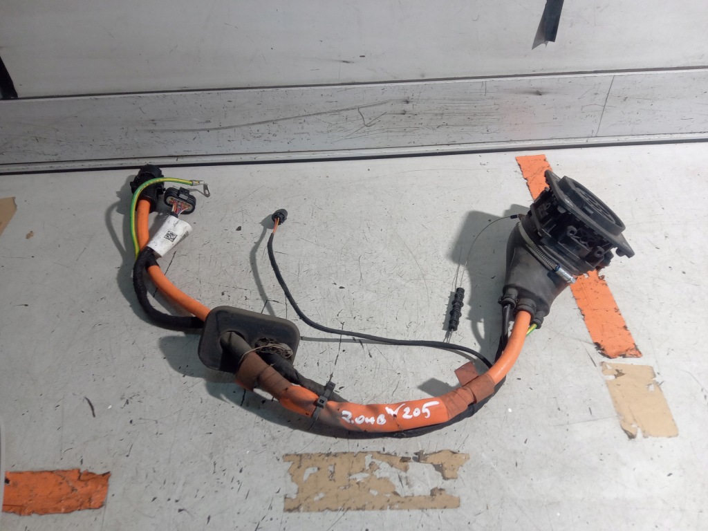 фото №1, Mercedes w205 c350 hybrid роз'єм заряджання штекер