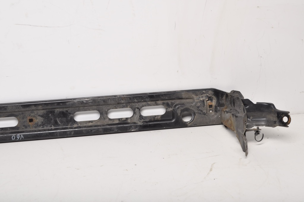 Volvo s60 xc60 v60 нижняя балка радиатор 31368100 Недорого