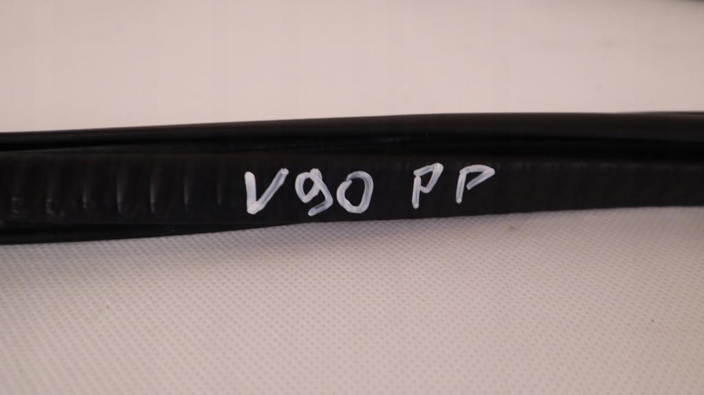 фото №4, Volvo v90 прокладка дверь правая перед