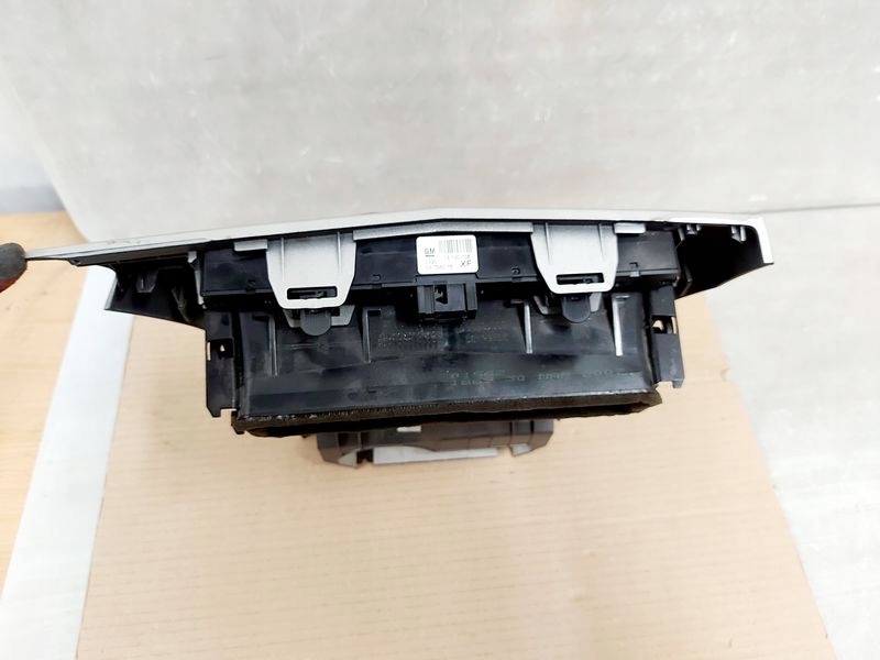 фото №7, Opel astra 3 iii h рамка радіо панелі перемикач решітка обдув 13100105