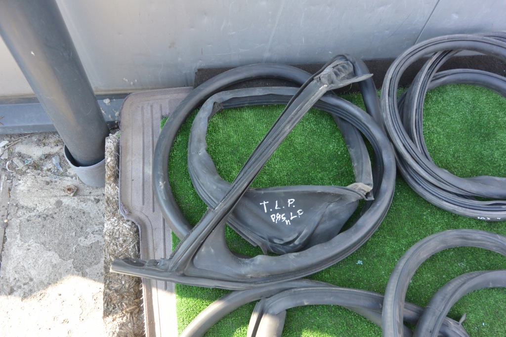 Прокладка дверь багажника tesla model s 12-16 Доставка