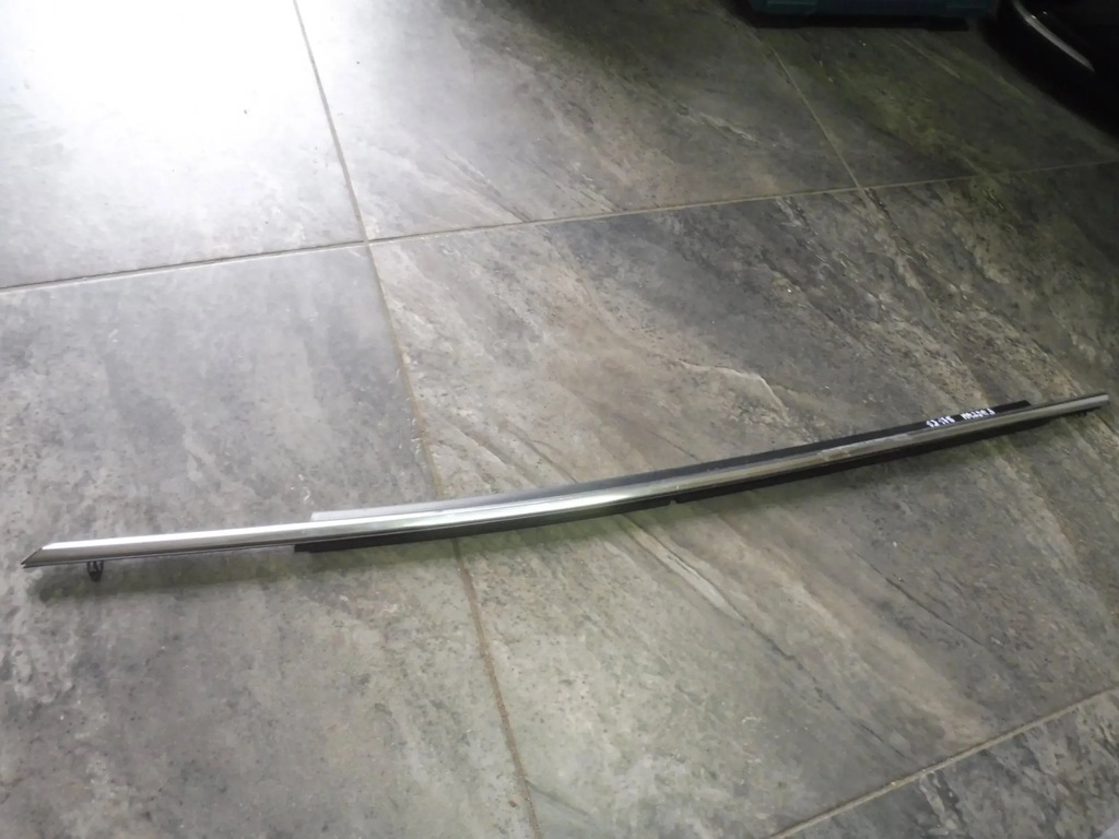 фото №2, Mazda 3 молдинг уплотнитель дверь левый перед