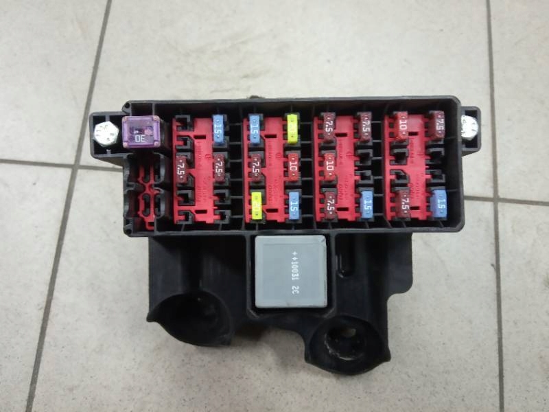 Коробка запобіжників fiesta mk7 8v51-14536-kc Недорого