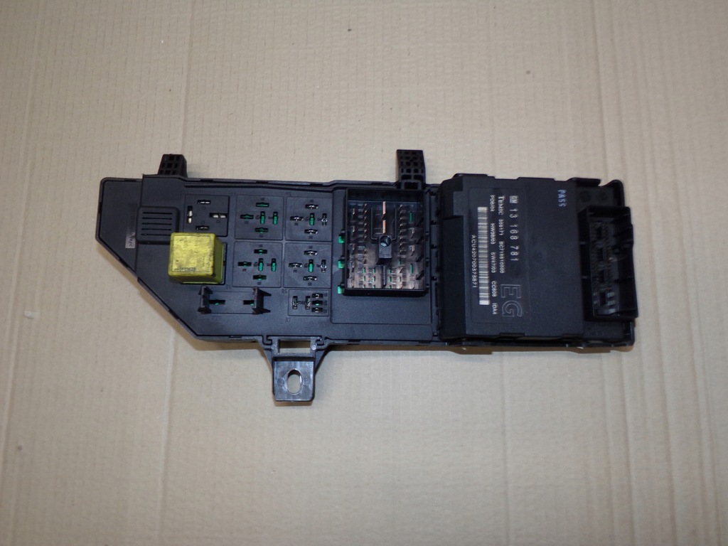 фото №1, Коробка запобіжників модуль 13168781eg vectra c