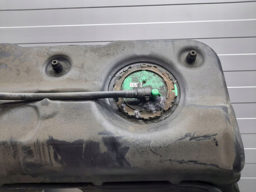 фото №8, Audi a8 s8 d4 4h 2015 з задній бак пального