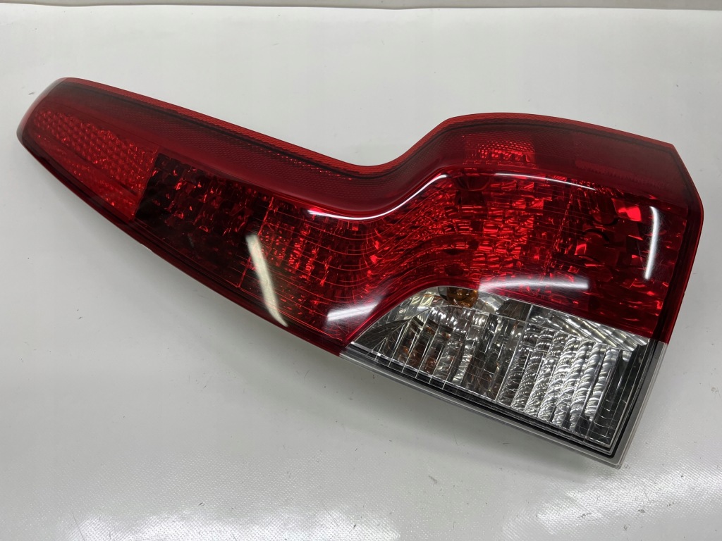 фото №1, Volvo v50 lift лампа правый задняя 30744542
