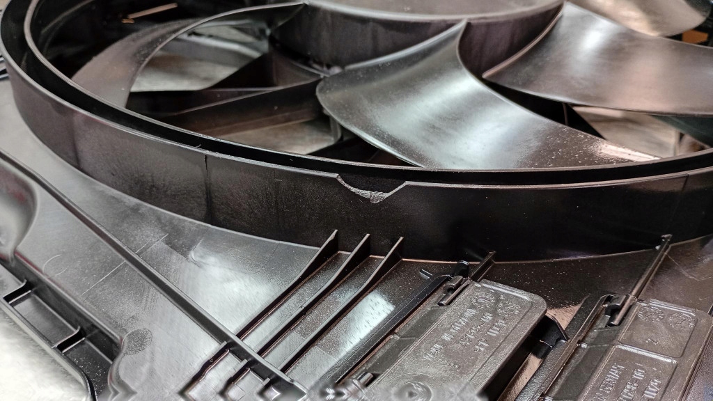 Купить Вентилятор радиатора новый оригинальный номер 31657772 volvo xc90 2 15-23r 2.0d d4 d5 t5 t6