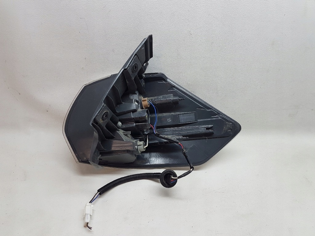 фото №8, Nissan x-trail t32 14-17 лампа левый задняя