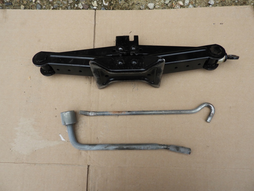 фото №2, Домкрат подъемник ключ mitsubishi grandis оригинал =