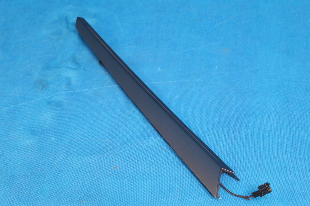 фото №3, Vw t-roc cabrio молдинг led дверь правый перед 2gc858066b 2021r