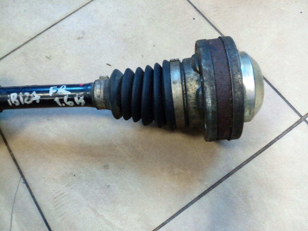Приводной вал seat ibiza 6j перед оригинал. Доставка