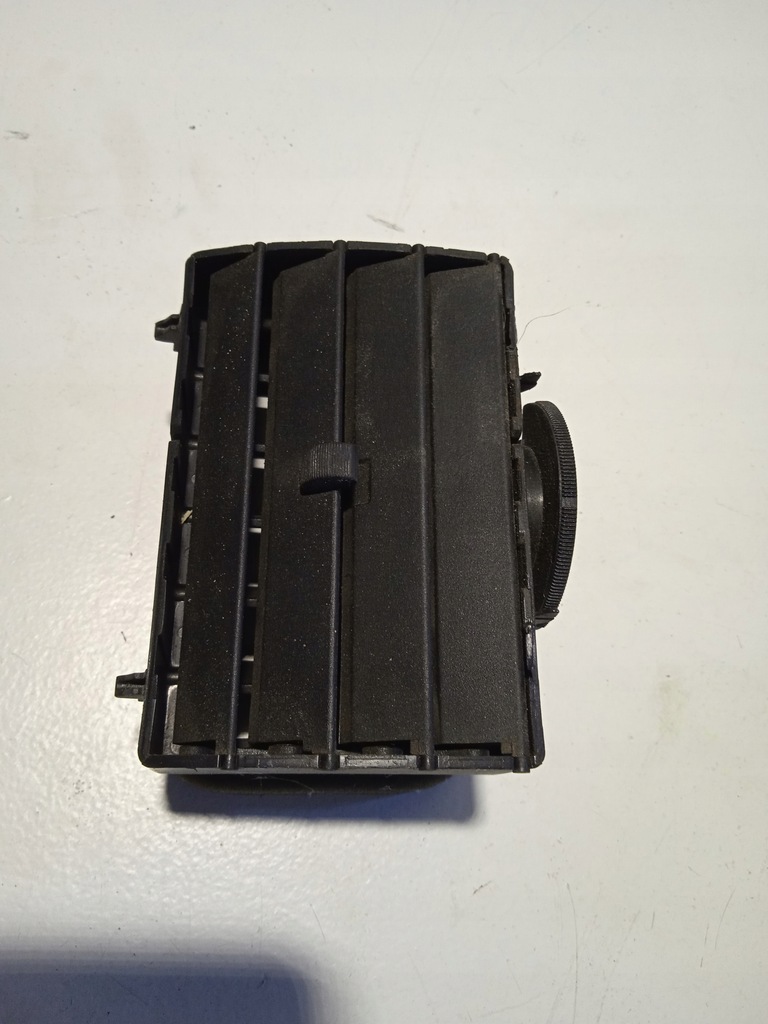 фото №1, Правая средняя решётка обдув dodge nitro