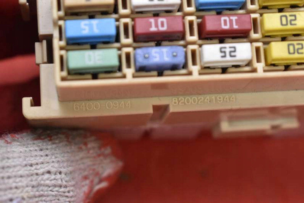 фото №6, Коробка предохранителей 8200241944 renault modus 1.5 dci 85 km 04-07