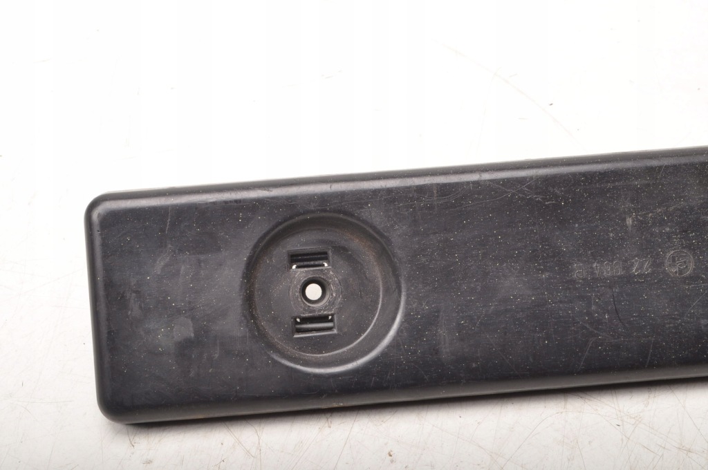 Mercedes w123 вкладиш молдинг лампи правий задній Зі Шроту