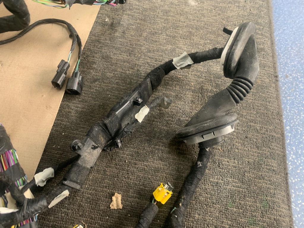 фото №10, Ford mustang mach-e rwd 75.7kwh электропроводка электрическая салона кабины