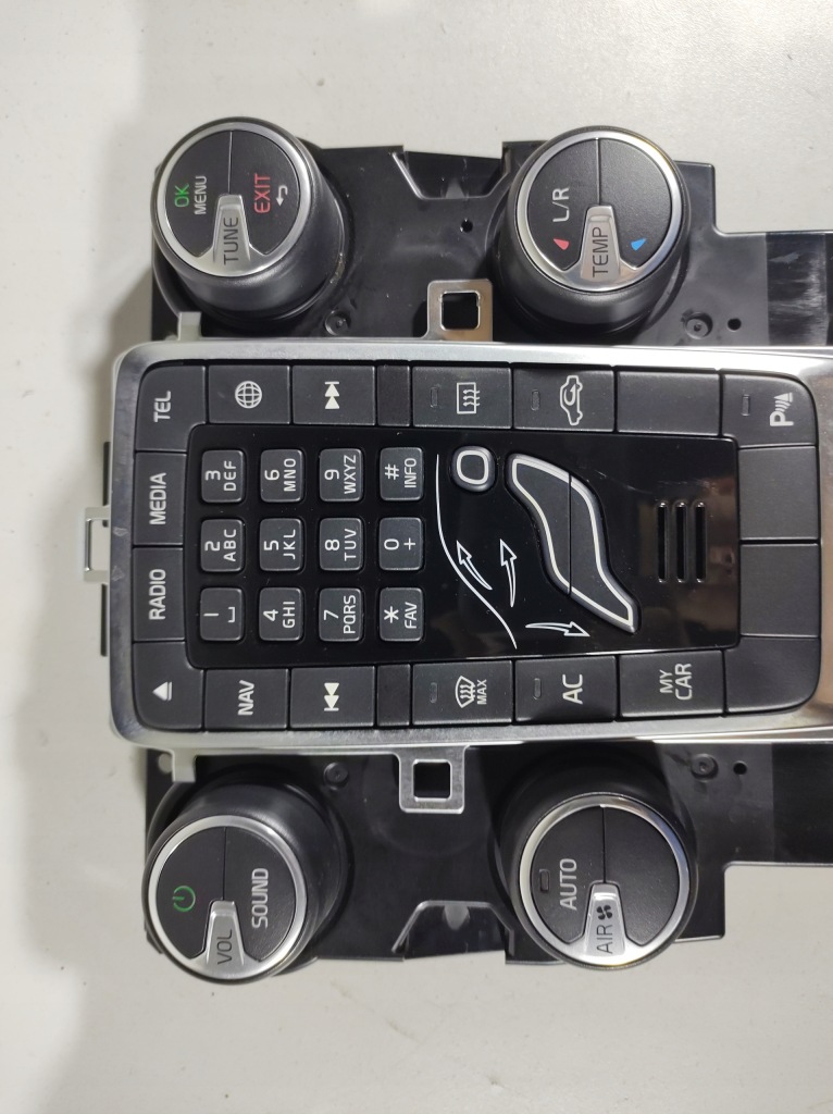 фото №7, Volvo v40 12- панель керування радіо 31346949