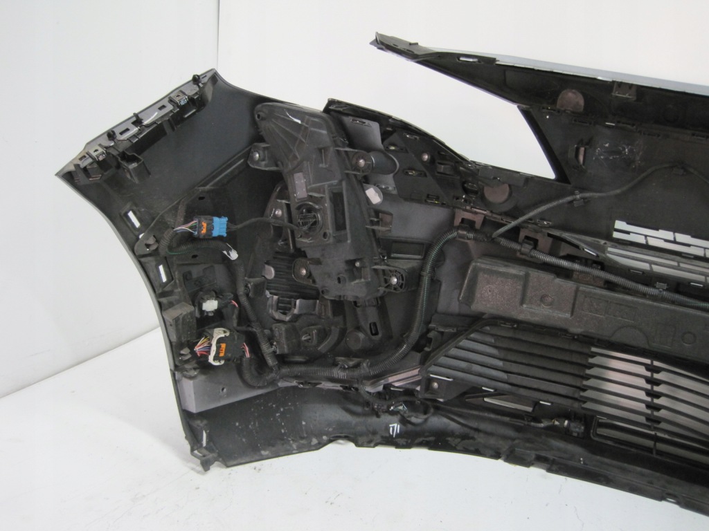 Бампер перед peugeot 5008 23r 6 pdc камера под радар Цена