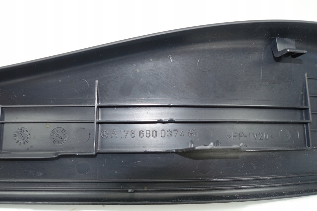 Mercedes w176 накладка  порог правая накладка порога  правая 1766800374 в Украине