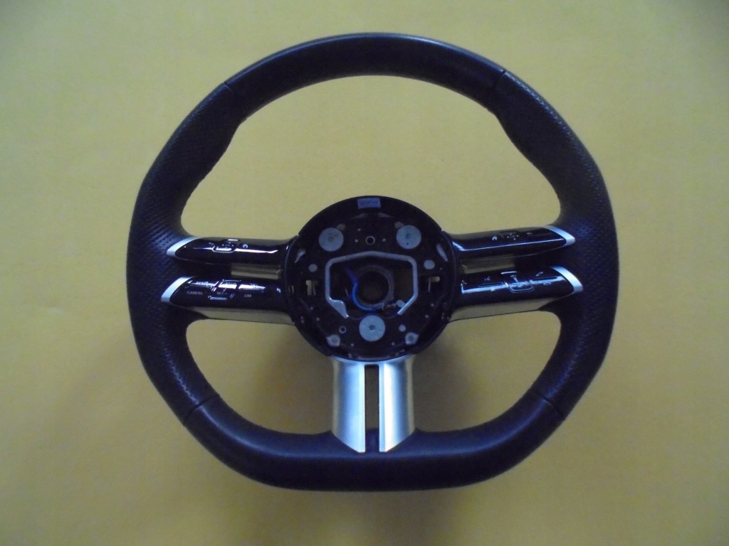 фото №1, Mercedes c klasa w206 amg повітропровід шкіра пелюстки перемикання