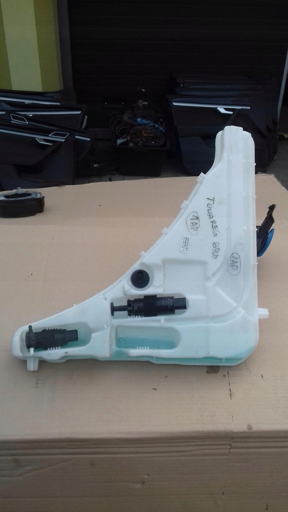 фото №8, Бачок омивача 4m0955448b vw touareg iii