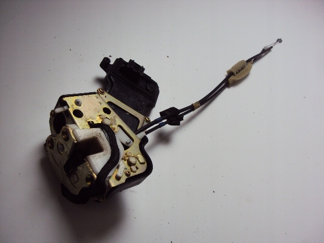 фото №3, Замок двері правий задня mazda 2 03-08