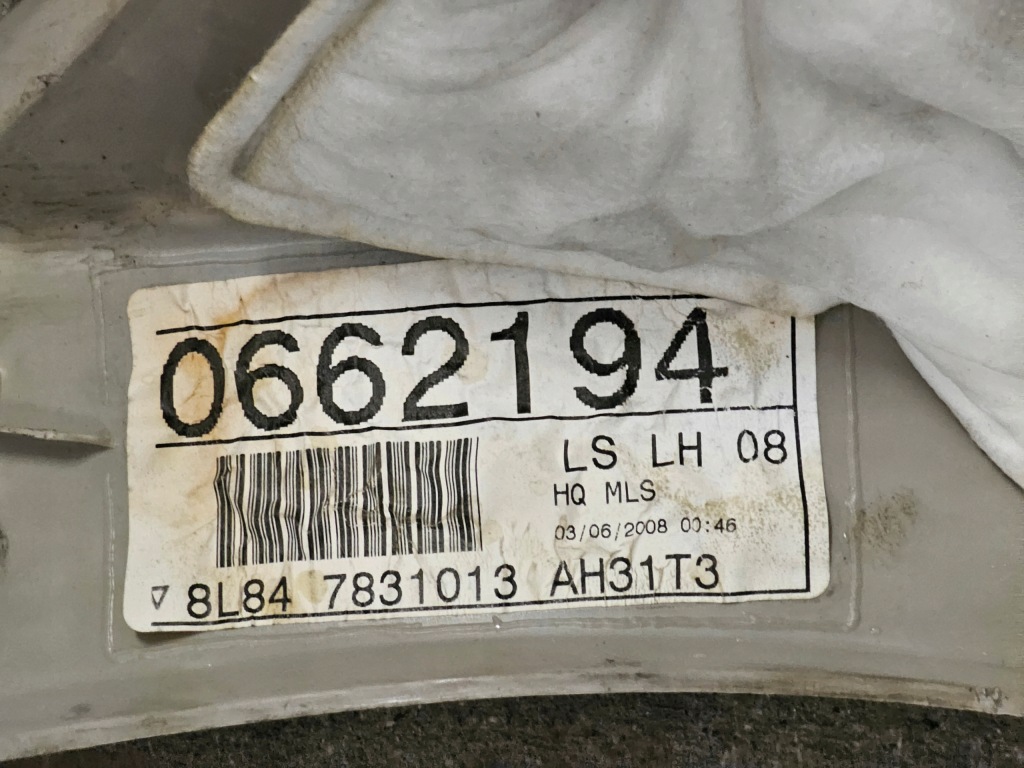 Купити Mercury mariner 06-10 обшивка багажника ліва праві 8l84 7831013 америка