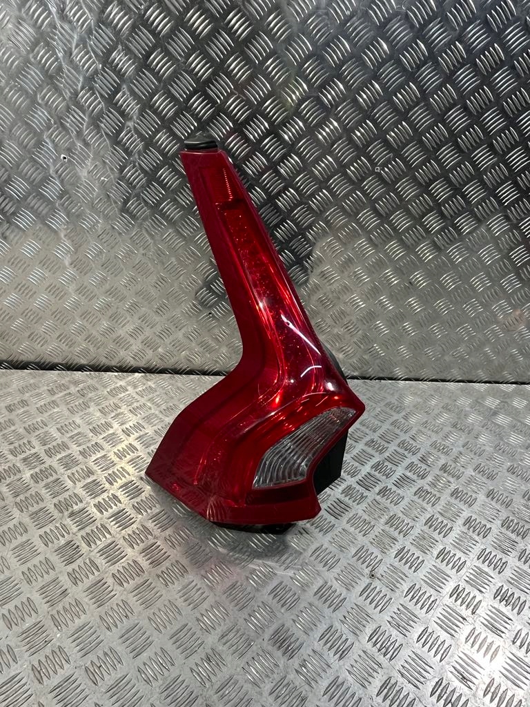 фото №1, Volvo v60 лампа левая задняя задняя 31395928