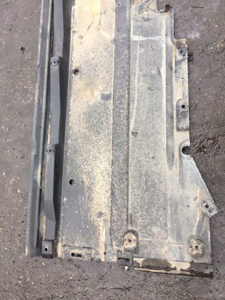 Audi a4 b8 a5 накладка плита пол подвеска левая с Разборки