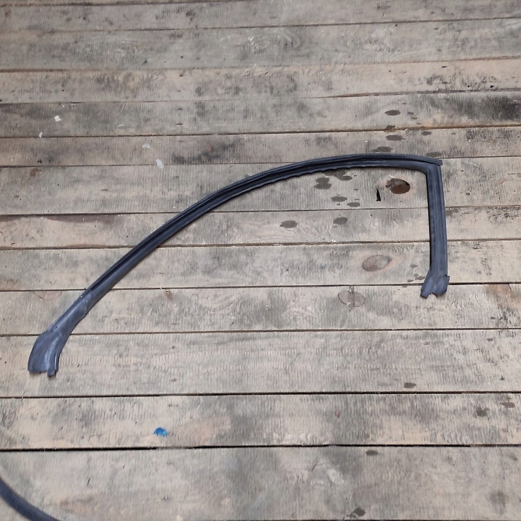 фото №1, Прокладка дверь правых dodge challenger 15-