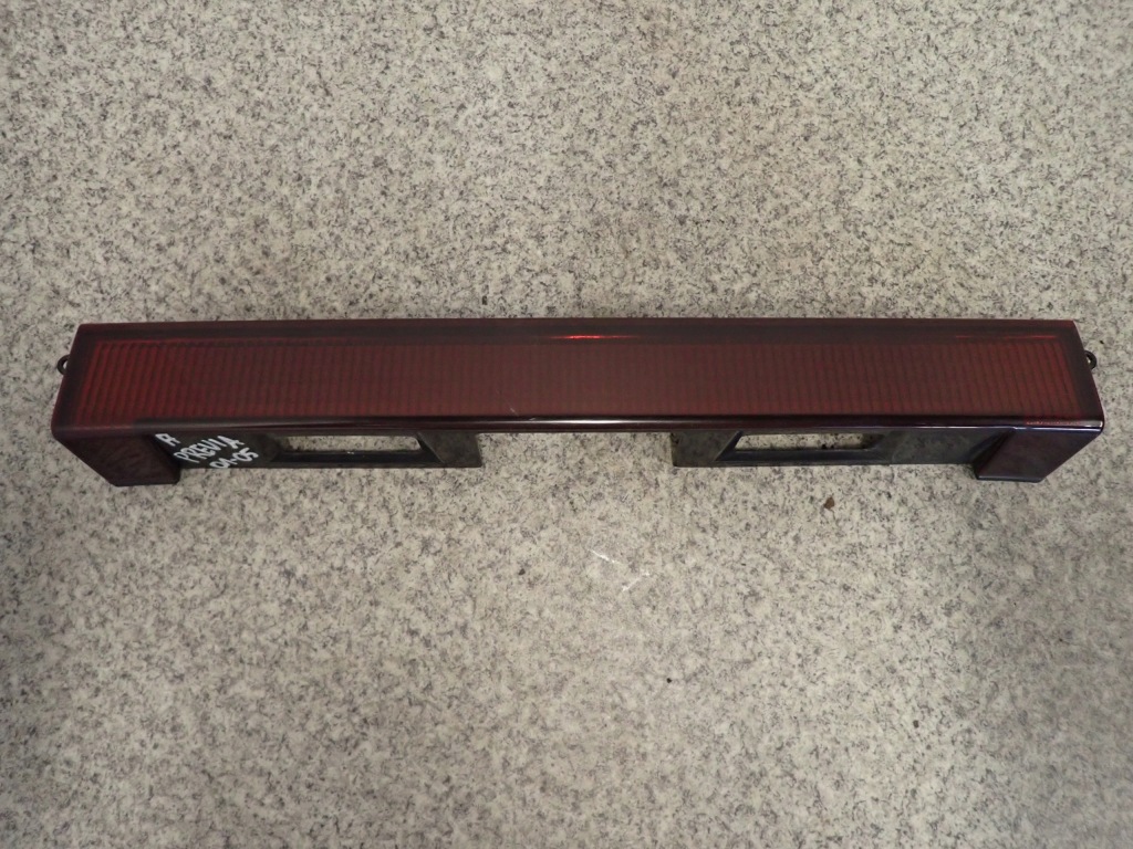 фото №1, Toyota previa 00-02 накладка задняя отражатель молдинг