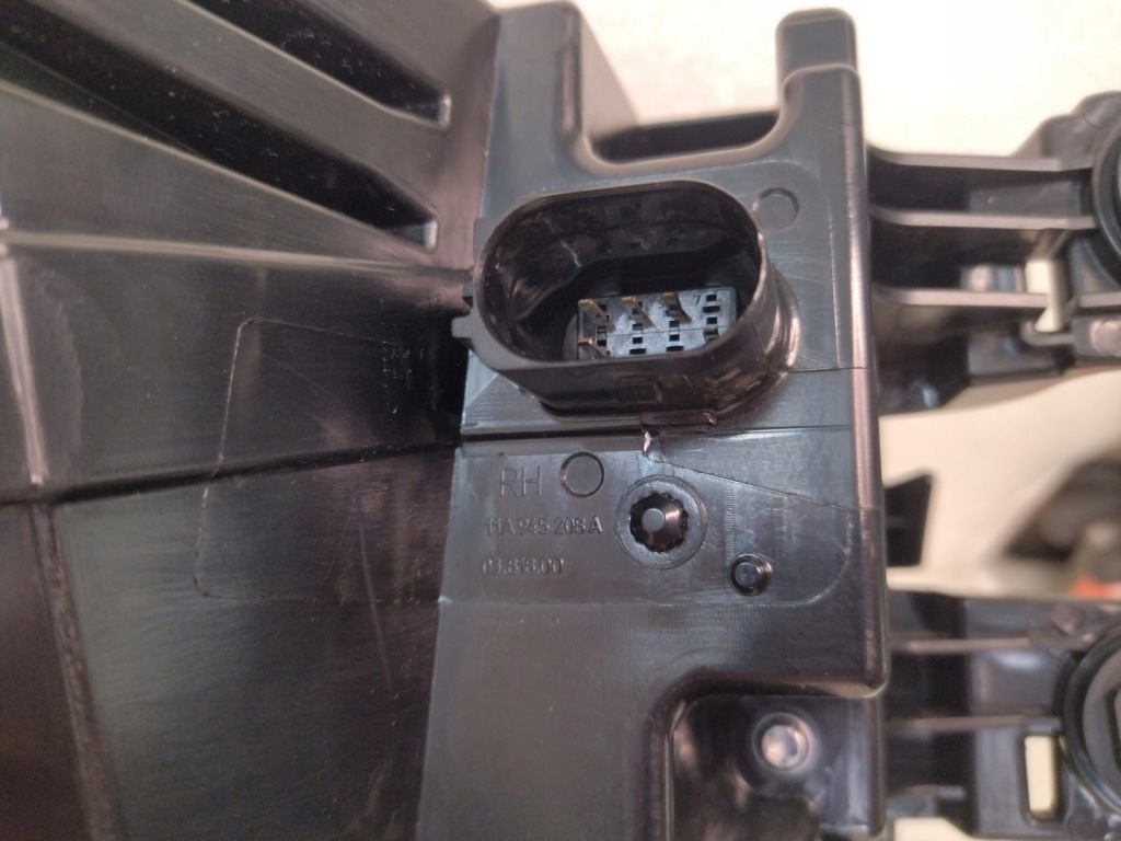 11a945208a оригінальна фара праві задні led vw id4 2021+ Оригінал