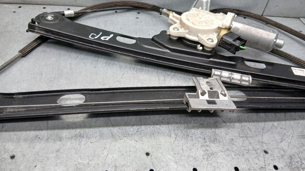 Подъемник правый перед mercedes vaneo w414 01-05r 1.7cdi a4147200946 Оригинал